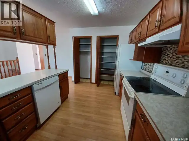113 5th AVENUE Gravelbourg, Saskatchewan in Houses for Sale in Moose Jaw - Image 27
