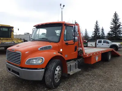 Welcome to Andy's Truck Sales. 2017 FREIGHTLINER M2-106 MEDIUM TRUCK with 25 FT EXTREME MFG HYDRAULI...
