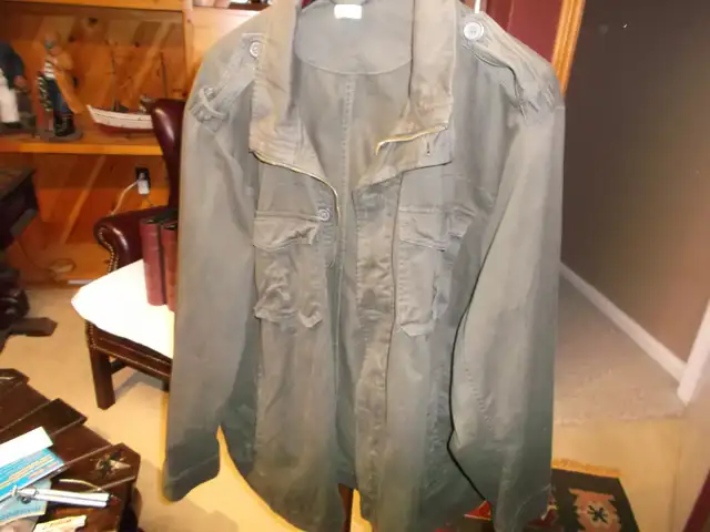 4 NEW MILITARY TYPE JACKETS AND TOP COAT in Men's in Belleville - Image 5