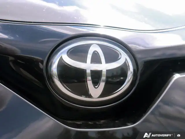 2022 Toyota C-HR LE | Accident Free | Backup cam in Cars & Trucks in Oshawa / Durham Region - Image 27