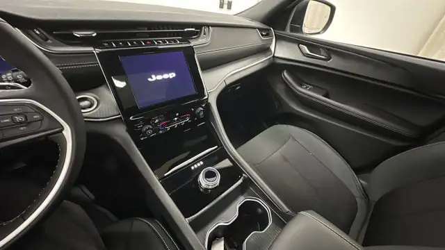 2026 Jeep Grand Cherokee Laredo X in Cars & Trucks in Winnipeg - Image 19