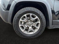 Conquer the toughest trails with confidence in this Trail Rated 2022 Jeep Cherokee Trailhawk. This c... (image 9)