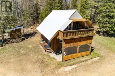 Unique opportunity to own neighbouring waterfront properties on beautiful Lorwell Lake. While each p...