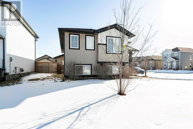 20 Hampton Crescent NE Sylvan Lake, Alberta in Houses for Sale in Red Deer - Image 3