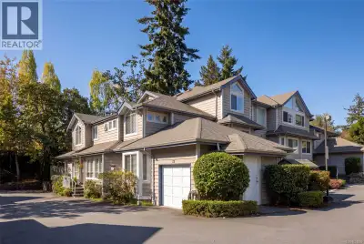 An exceptional opportunity in the heart of sought-after Royal Oak! This beautifully maintained, brig...