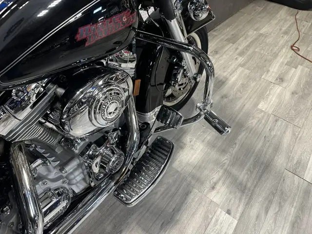 2007 Harley-Davidson Touring ELECTRA GLIDE CLASSIC in Street, Cruisers & Choppers in London - Image 16