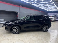 The 2024 Ford Escape in the elegant Black finish coupled with a Front-Wheel Drive system offers an e... (image 4)