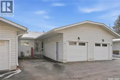 Welcome home to Berini Court Townhomes (#12-80 Berini Drive). This bungalow townhome has been profes...