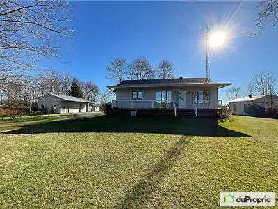 Magnifique bord de l'eau avec 125 pieds de frontage. Idéal pour la baignade d'enfant et toutes les a...
