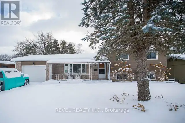 104 HILLSIDE AVENUE Norfolk (Delhi), Ontario in Houses for Sale in Norfolk County - Image 3