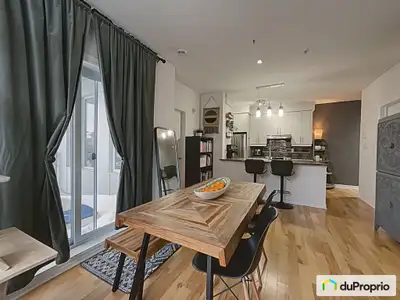 Condo situé à proximité de tous les services ainsi qu'à distance de marche de la gare de Blainville....