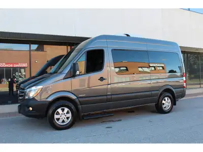 RARE FIND 12 PASSENGERS VAN!!! - DUAL CLIMATE CONTROL!!! 144 - HIGH ROOF !!! ECONOMICAL AND POWERFUL...