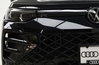 Only 8,150 KM!! The all-new 2025 VW Tiguan has been completely re-imagined with sporty, eye-catching... (image 2)