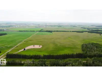 Beautiful 40 acre parcel 1 minute south of Hwy 15 close to Lamont, Bruderheim, Fort Saskatchewan, El...