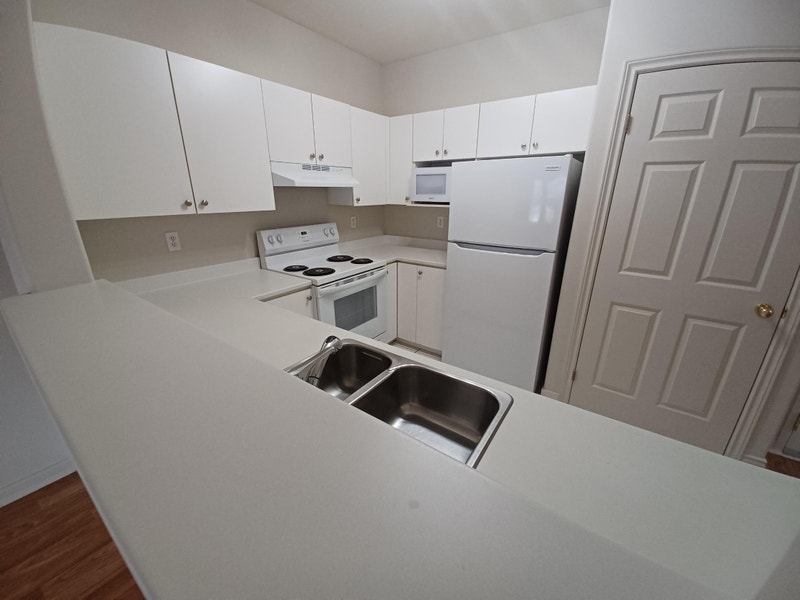 40 Weldon St 2 Bed, Available Jan 15th Downtown Moncton !! Long