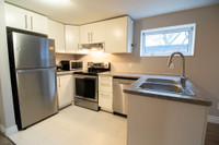 **SPACIOUS** 3 BEDROOM LOWER APARTMENT IN ST CATHARINES!!