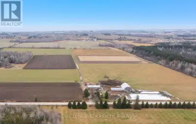 Outstanding opportunity for full 100 acre property/farm fronting on a paved road, just 5km from Oran...