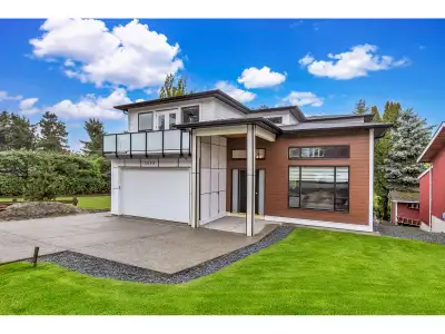 Welcome to your dream home! A perfect blend of modern design and family comfort. This elegant three-...