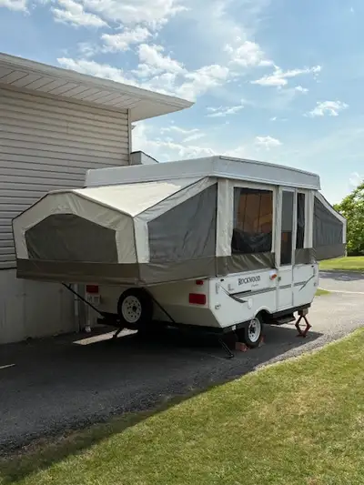 2009 FOREST RIVER ROCKWOOD FREEDOM 1940L Well maintained pop up. No leaks anywhere, well sealed like...