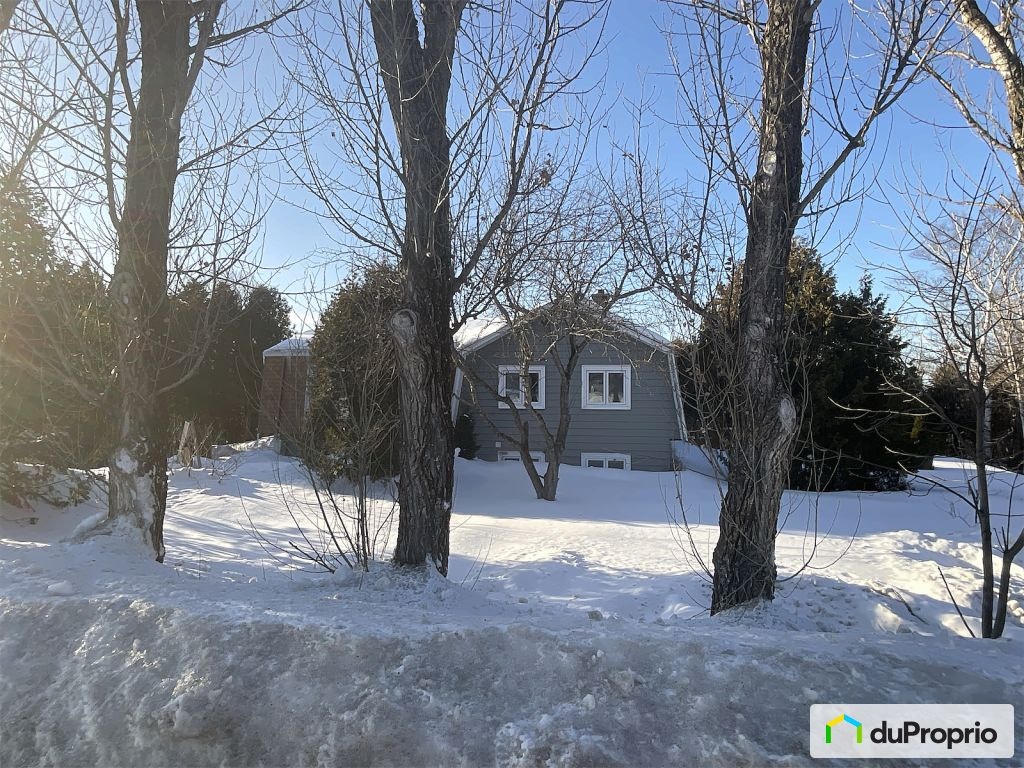 $299,500 - Bungalow for sale in Rimouski (Le Bic) — photo 1