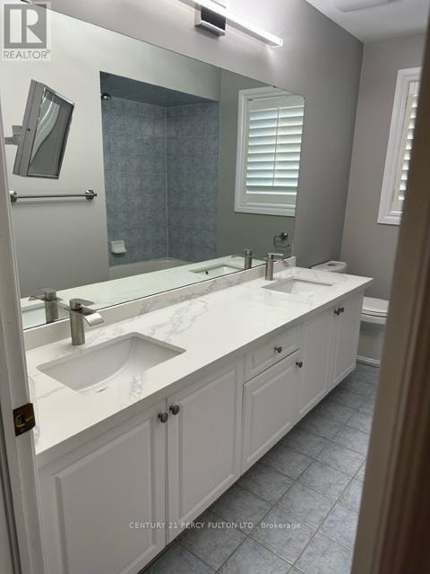 5 HILLPATH CRESCENT Brampton (Snelgrove), Ontario 3