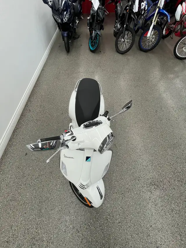 2023 Vespa GTS Super HPE 300 ABS - V5855 - -No Payments for 1 Ye in Scooters & Pocket Bikes in Markham / York Region - Image 8