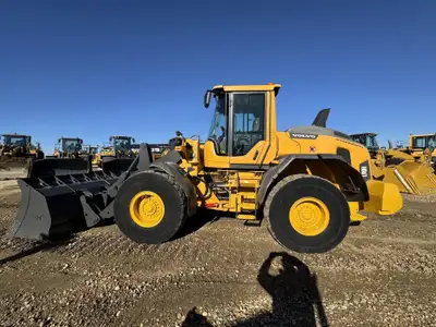 City unit! 2015 Volvo L90H Wheel Loader HRS: 9,228 Tooth bucket also available Quick attach really n...