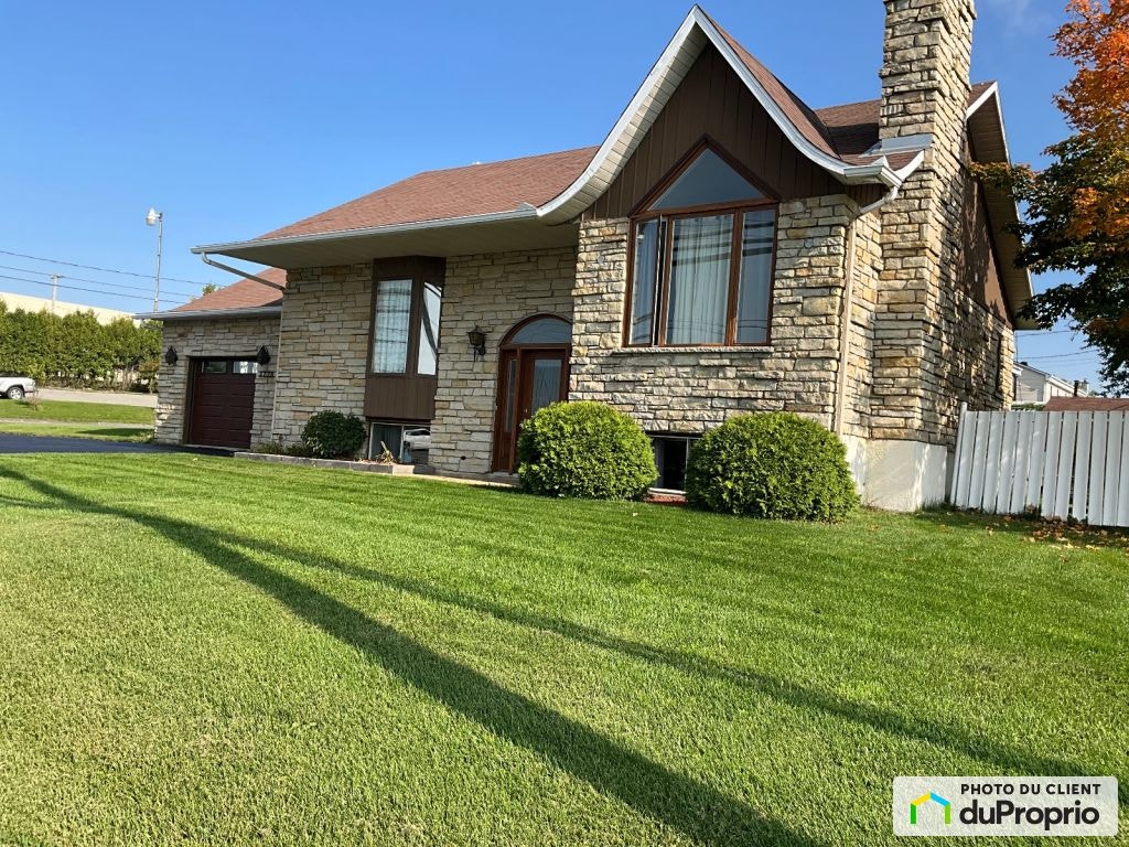 $375,000 - Bungalow for sale in Lac-Megantic — photo 2