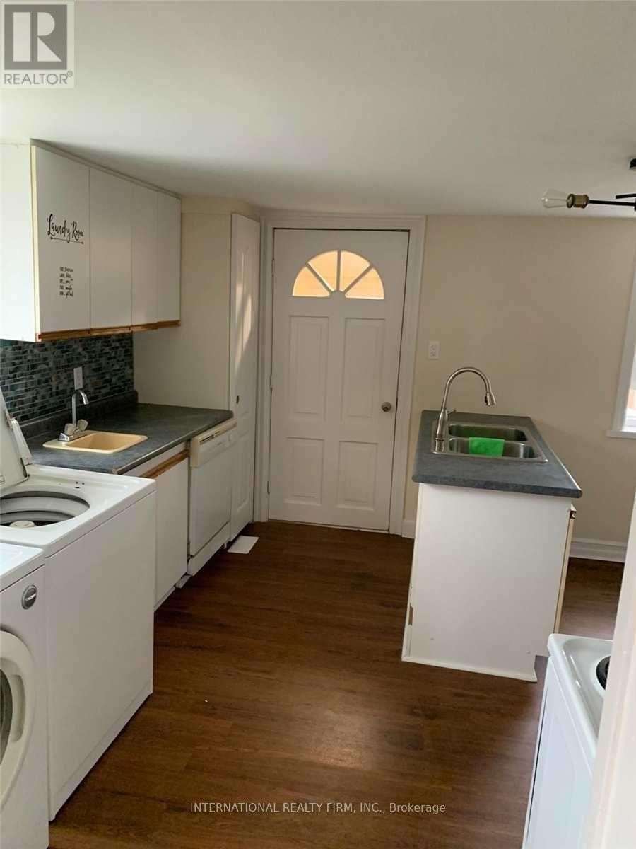 195 DIVISION STREET Cobourg, Ontario 3