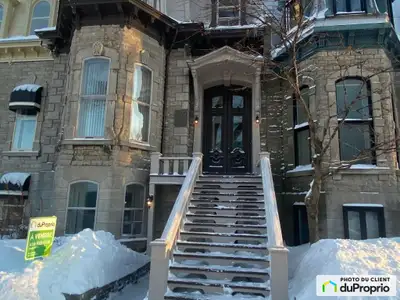 Maison de ville de 3 niveaux de plancher, 3614 pieds carrés & Hébergement touristique, possibilité d...