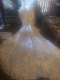 VERY NICE Wedding dress for sale