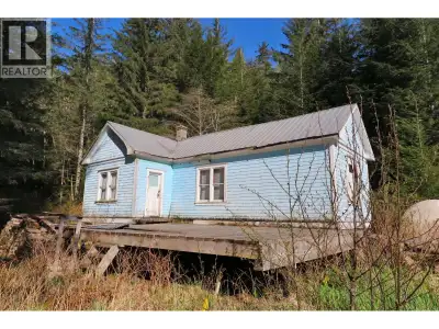 Enjoy the peace and solitude of this 2-bedroom oceanfront cottage located on the south end of Smith...