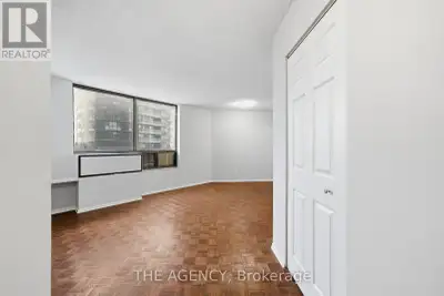 Welcome to The Crossways - perfectly positioned between the Junction Triangle and High Park.This sun...