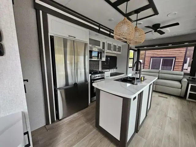 2026 CrossRoads RV Hampton 372FDB in Travel Trailers & Campers in Kelowna - Image 10