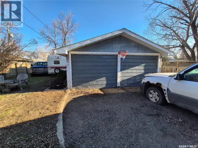1118 PARK AVENUE Weyburn, Saskatchewan in Houses for Sale in Regina - Image 27