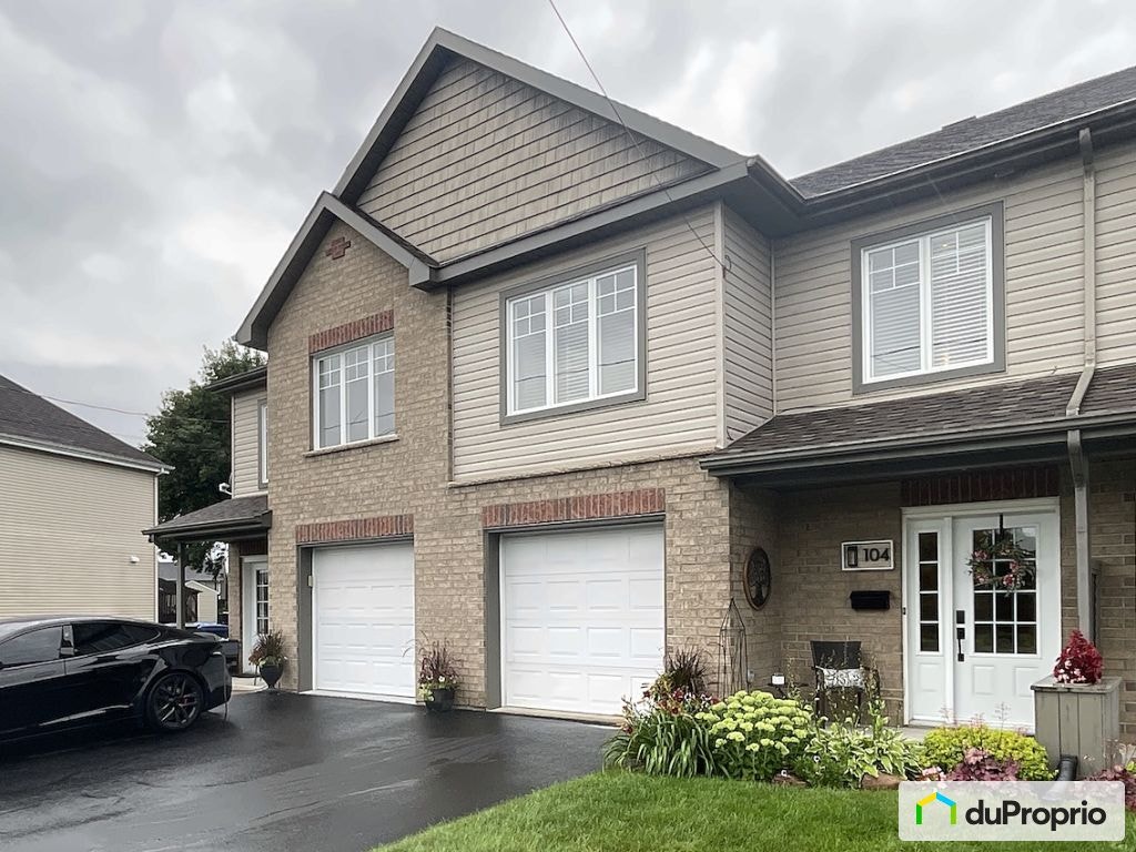 $479,000 - Townhouse for sale in Salaberry-De-Valleyfield — photo 1