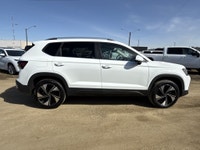 AMVIC Licensed Dealer * Heated Front Seats * Heated Steering Wheel * All-Wheel Drive * Adaptive Crui... (image 8)