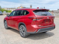 ALG Residual Value Awards, Residual Value Awards. This Toyota Highlander has a durable Regular Unlea... (image 2)