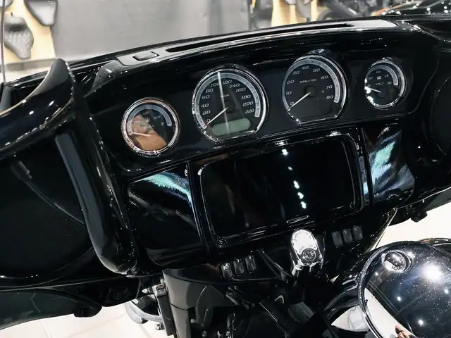 2019 Harley-Davidson Ultra Limited FLHTK in Sport Touring in City of Montréal - Image 12