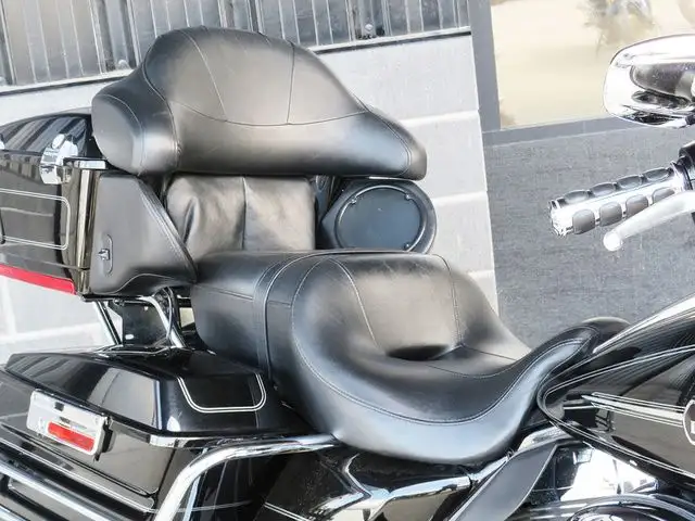 2009 Harley-Davidson FLHTCU Ultra Classic Electra Glide in Sport Touring in Cambridge - Image 8