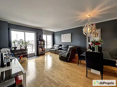 Plafonds de 9 pieds, sans voisins arrière donc vue dégagée, très lumineux près du Canal Lachine. 2 c...