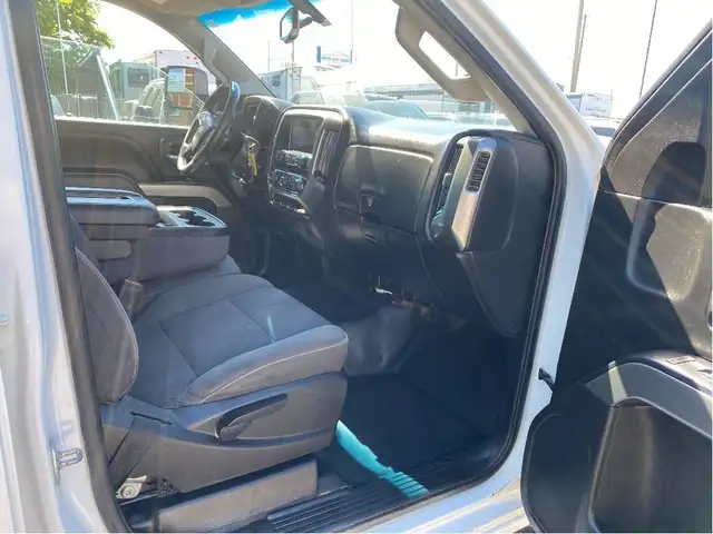 2018 Chevrolet SILVERADO 2500HD LT, Duramax Diesel, No Accidents in Cars & Trucks in London - Image 13