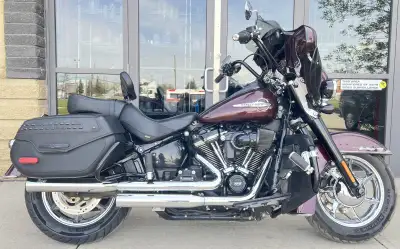 This 2018 Harley Davidson FLHCS is a modern cruiser that blends vintage styling with contemporary pe...