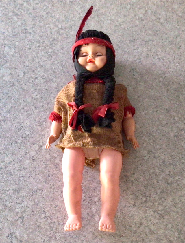 Poupée amérindienne, poupée petite indienne de collection 1960 dans Art et objets de collection  à Ville de Montréal - Image 2