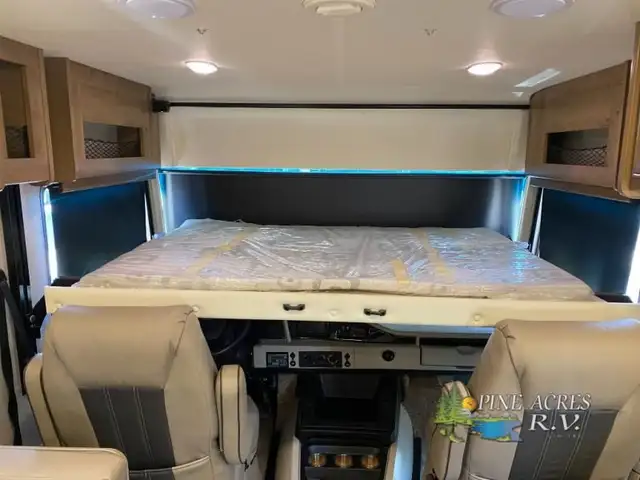 2021 Holiday Rambler Admiral 34J only 13 Milles in RVs & Motorhomes in Moncton - Image 14