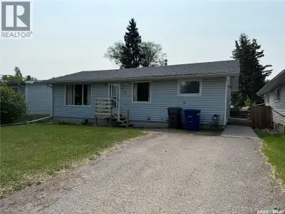 Well maintained 1040 sq ft bungalow with 3 bedrooms up and 2 down, plus 2 bathrooms. The main level...