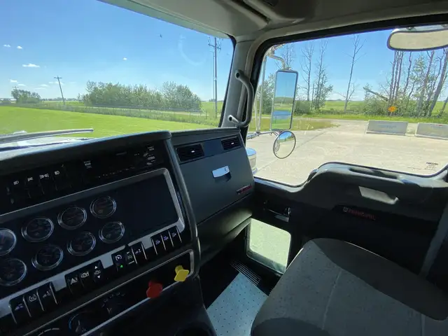 2018 KENWORTH W900 in Heavy Trucks in Saskatoon - Image 21