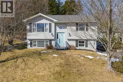 Step inside this sweet split-entry home in the heart of Quispamsis and discover a space that is perf...
