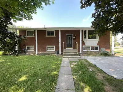 3 bed, 1 bath main floor unit in Amherstview- 1-84 Sherwood Ave