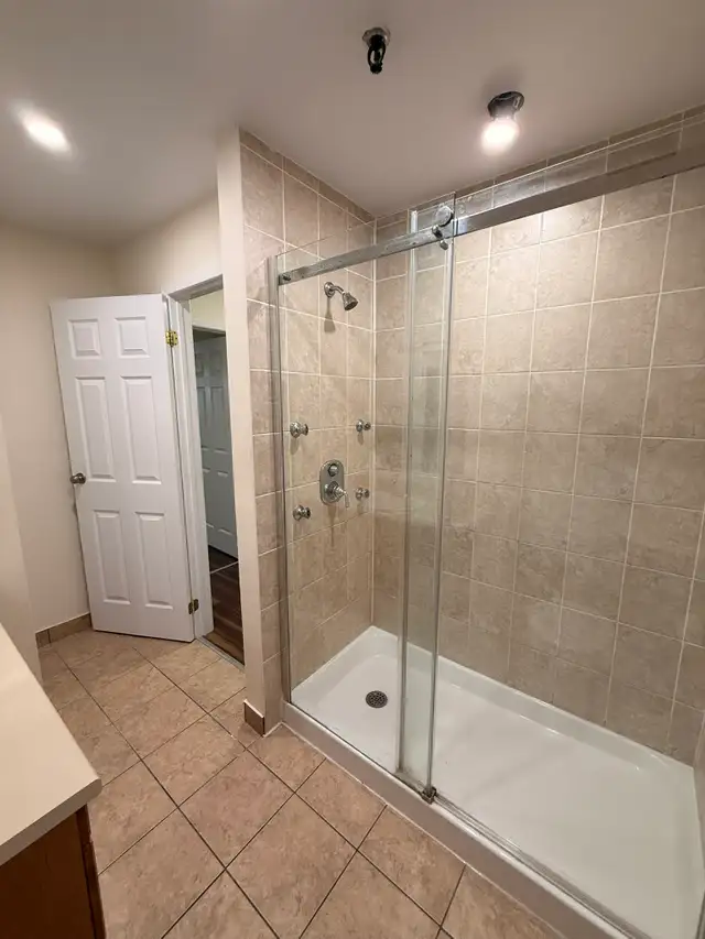 Spacious 2-Level 2BR w/ Private Deck - Heat/Water/PK Incl in Long Term Rentals in City of Halifax - Image 18